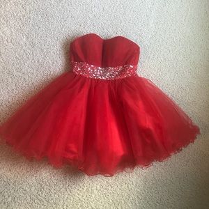 Short red prom dress